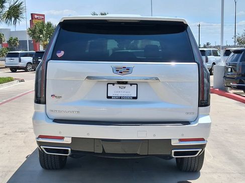 Used 2025 Cadillac Escalade ESV Premium Luxury RWD image 5
