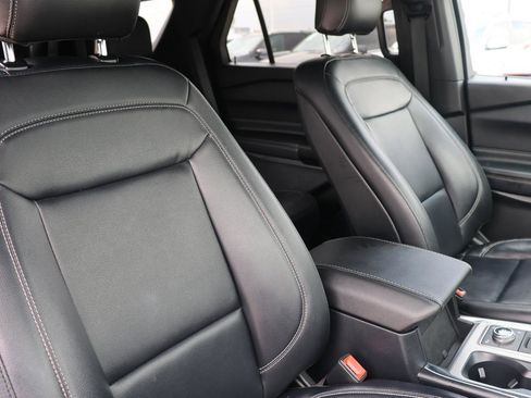 Used 2020 Ford Explorer XLT w/ Equipment Group 202A image 19