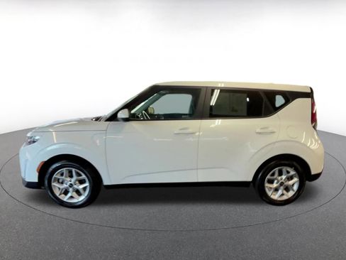 Used 2025 Kia Soul LX w/ LX Technology Package image 9