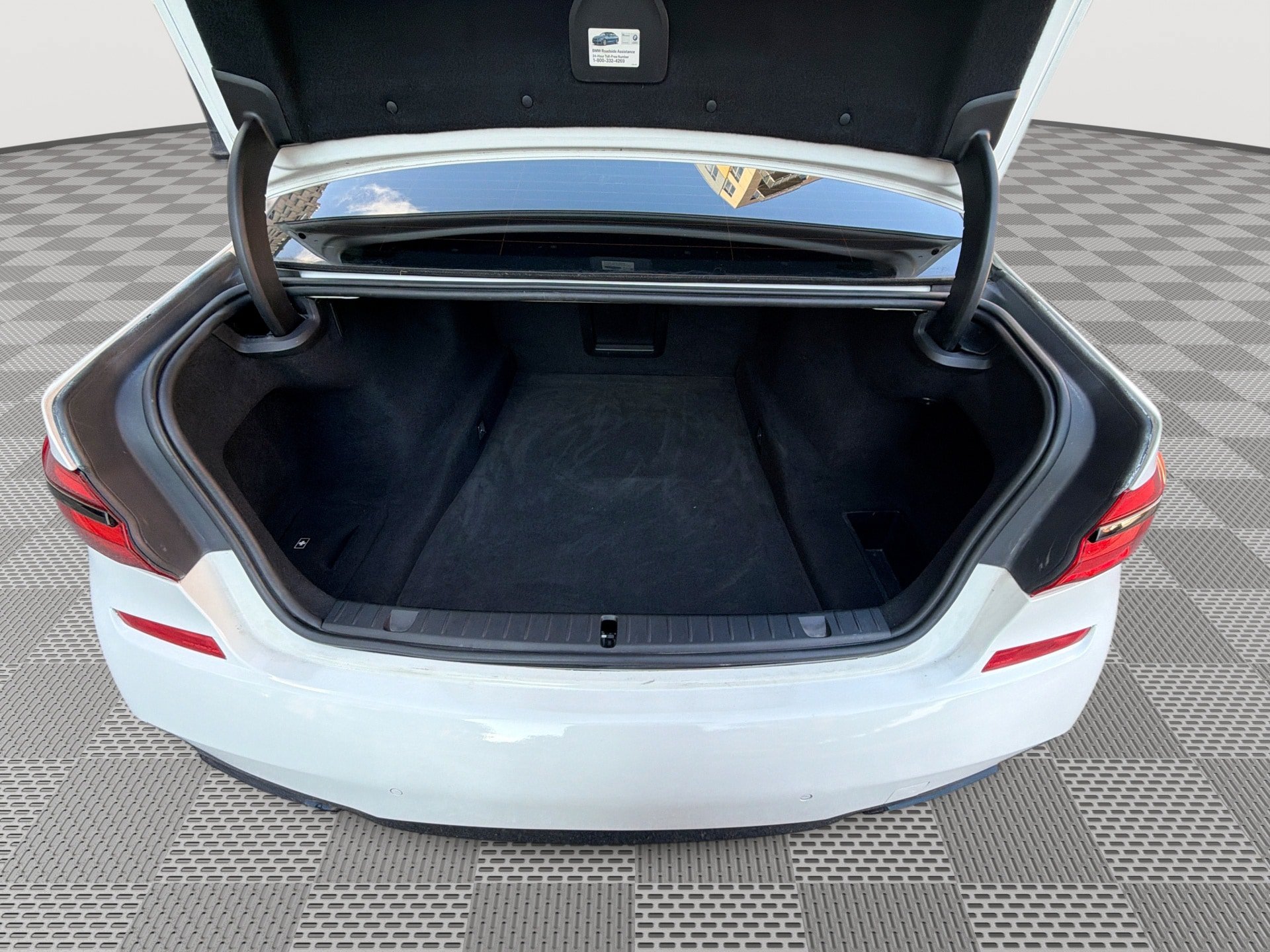 Used 2018 BMW 750i w/ Executive Package RWD image 22