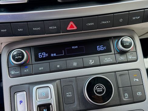 Used 2023 Hyundai Palisade Limited image 13