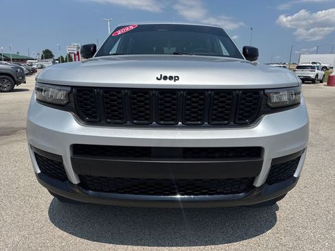Used 2025 Jeep Grand Cherokee L Altitude AWD/4WD image 10