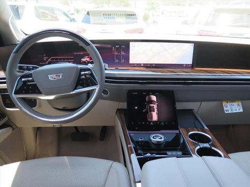 Certified 2025 Cadillac Escalade Sport Platinum AWD/4WD image 15