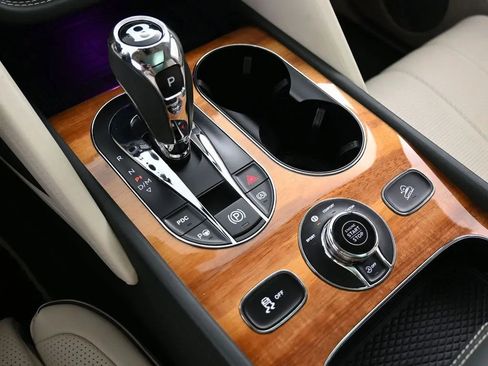 Certified 2022 Bentley Bentayga AWD/4WD image 23
