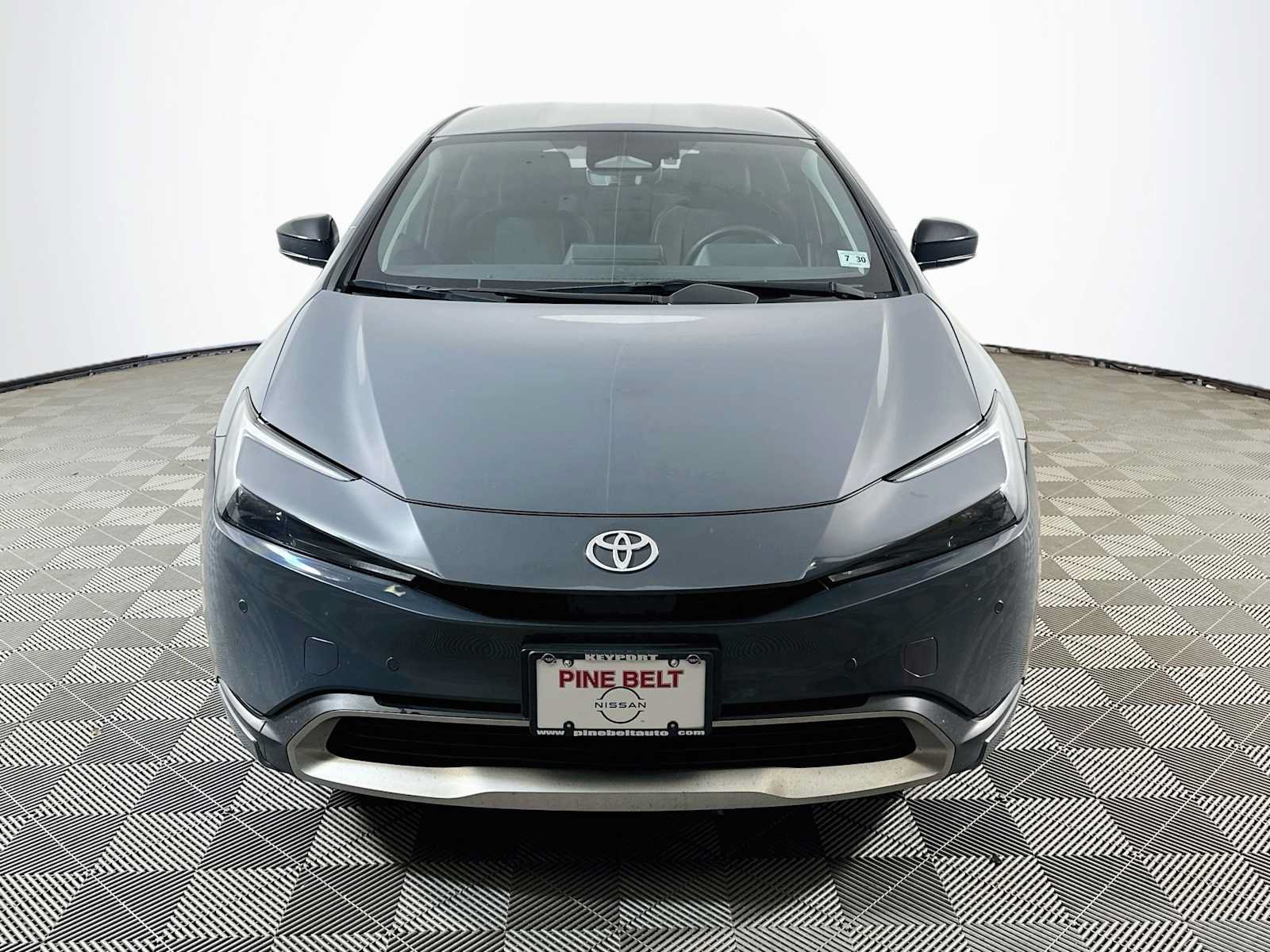 Used 2025 Toyota Prius Plug-In Hybrid FWD image 2