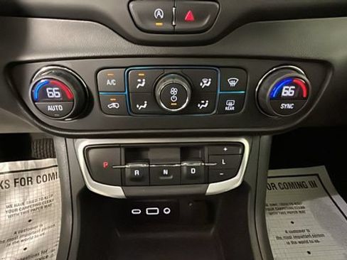 Used 2022 GMC Terrain SLE w/ Driver Convenience Package AWD/4WD image 22