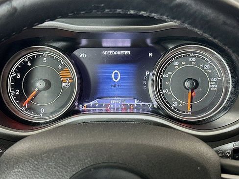Used 2017 Jeep Cherokee Trailhawk w/ Cold Weather Group AWD/4WD image 13