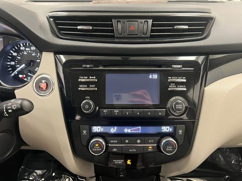 Used 2018 Nissan Rogue Sport SV image 7