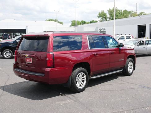 Used 2016 Chevrolet Suburban LT w/ Luxury Package AWD/4WD image 4
