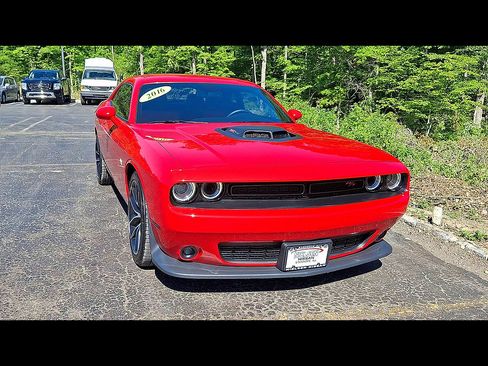 Used 2016 Dodge Challenger R/T Scat Pack RWD image 3