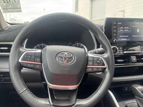 Used 2022 Toyota Highlander XLE FWD image 20