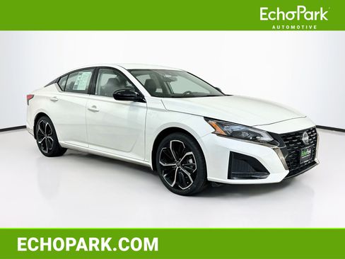 Used 2023 Nissan Altima 2.5 SR FWD image 1