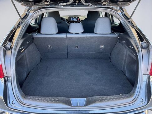 Used 2018 Toyota C-HR XLE FWD image 24