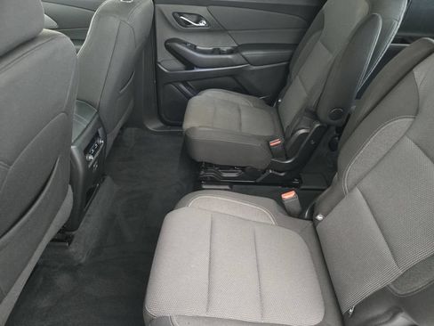Used 2022 Chevrolet Traverse LT FWD image 34