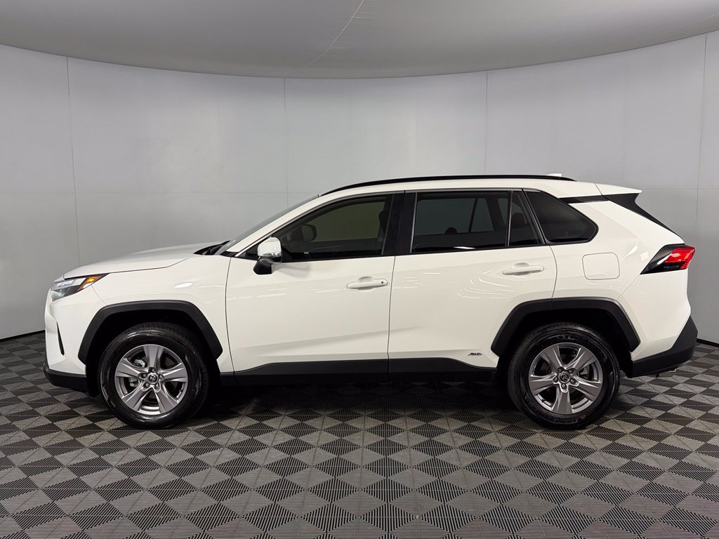 Used 2025 Toyota RAV4 LE AWD/4WD image 10