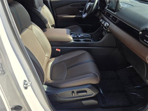 Used 2024 Honda Pilot Elite image 18