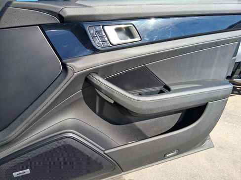 Used 2019 Porsche Panamera 4 image 31