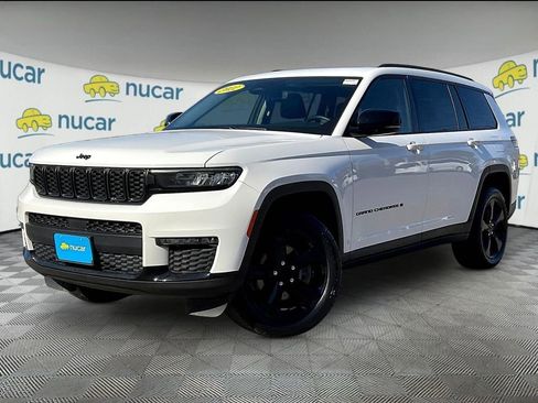 Used 2022 Jeep Grand Cherokee L Limited w/ Black Appearance Package AWD/4WD image 3