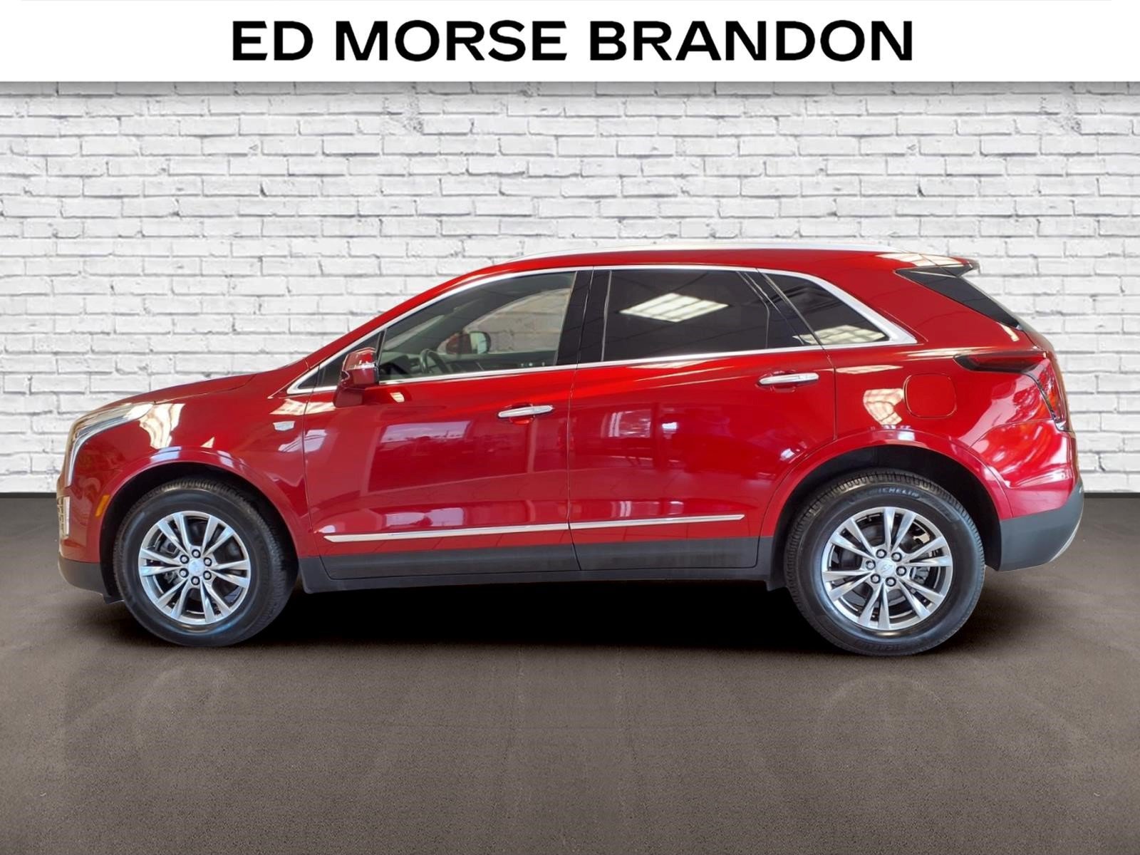 Used 2021 Cadillac XT5 Premium Luxury FWD image 2