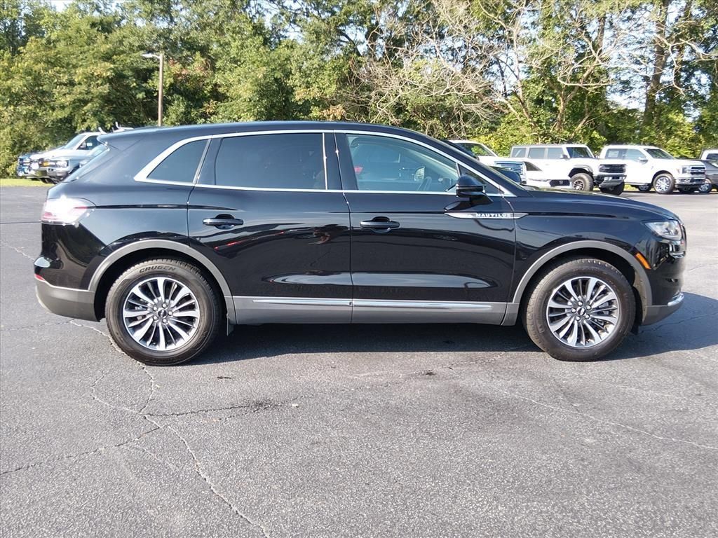 Used 2023 Lincoln Nautilus Reserve w/ Cargo Utility Package FWD image 3