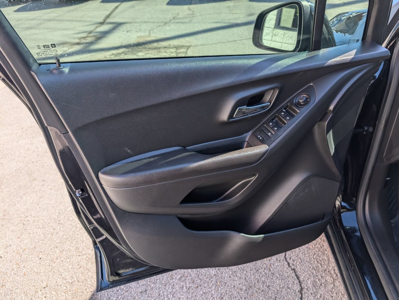 Used 2020 Chevrolet Trax LS FWD image 11