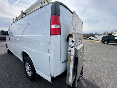 Used 2019 Chevrolet Express 3500 w/ Driver Convenience Package image 15