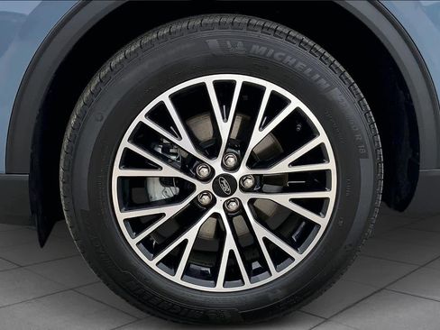 Certified 2025 Ford Escape SE w/ PHEV Premium Package image 10