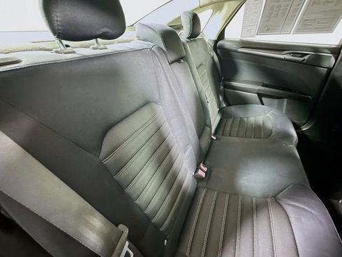 Used 2014 Ford Fusion SE image 25