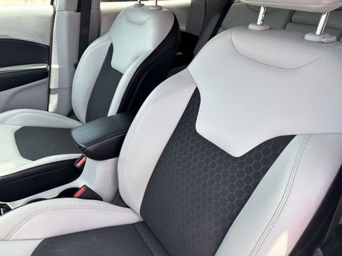 Used 2018 Jeep Compass Latitude w/ Popular Equipment Group FWD image 13