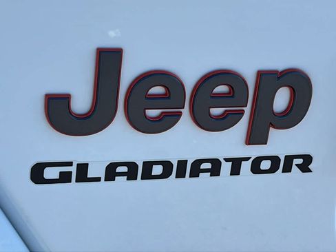 Certified 2022 Jeep Gladiator Mojave w/ Cold Weather Group image 28