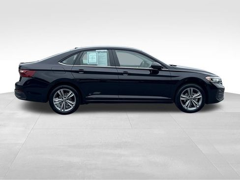 Used 2024 Volkswagen Jetta SE image 3