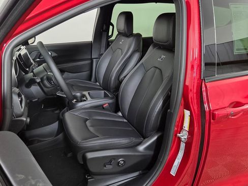 New 2026 Chrysler Pacifica Select image 15