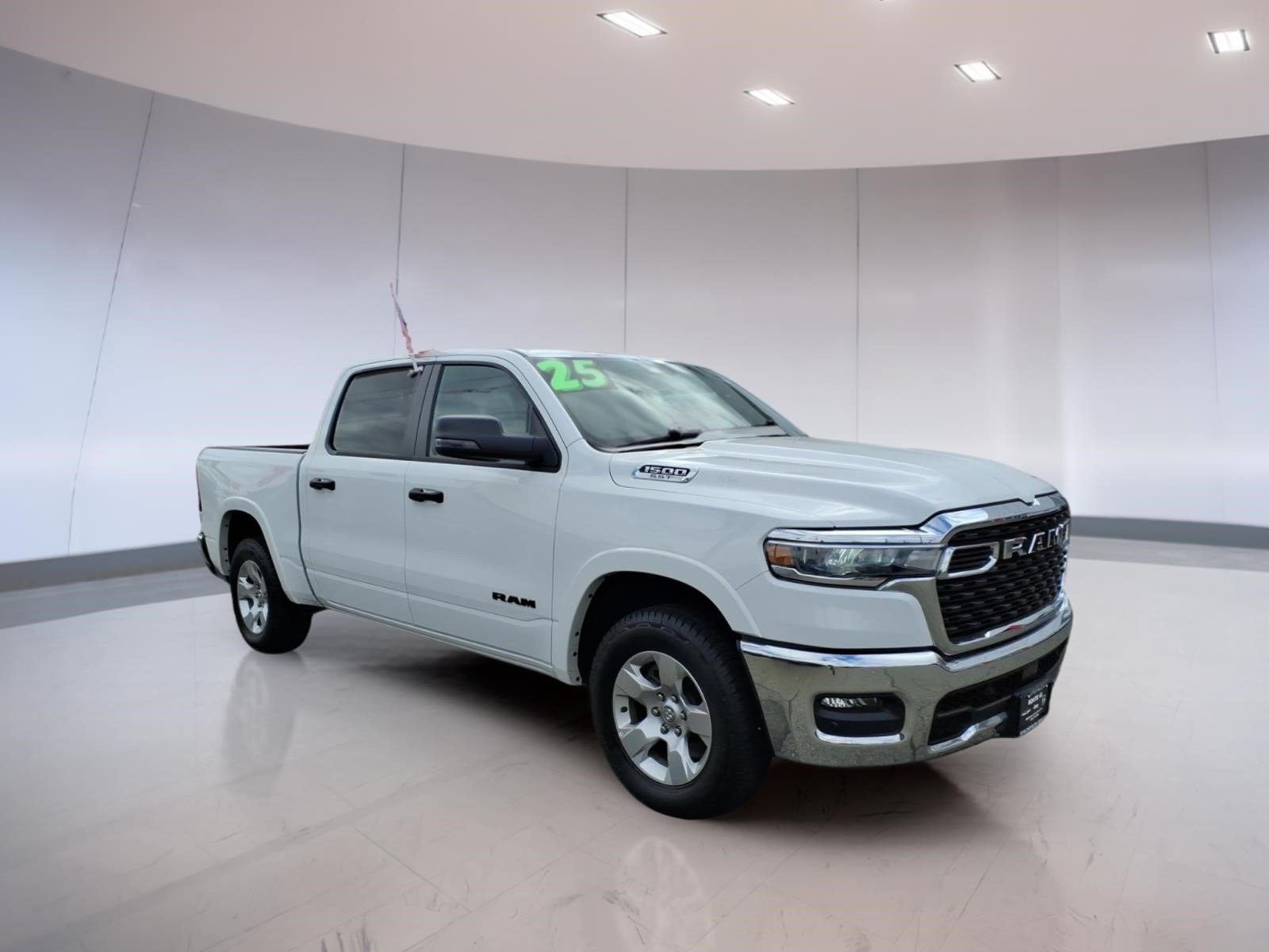 Used 2025 RAM 1500 4x4 Crew Cab image 1