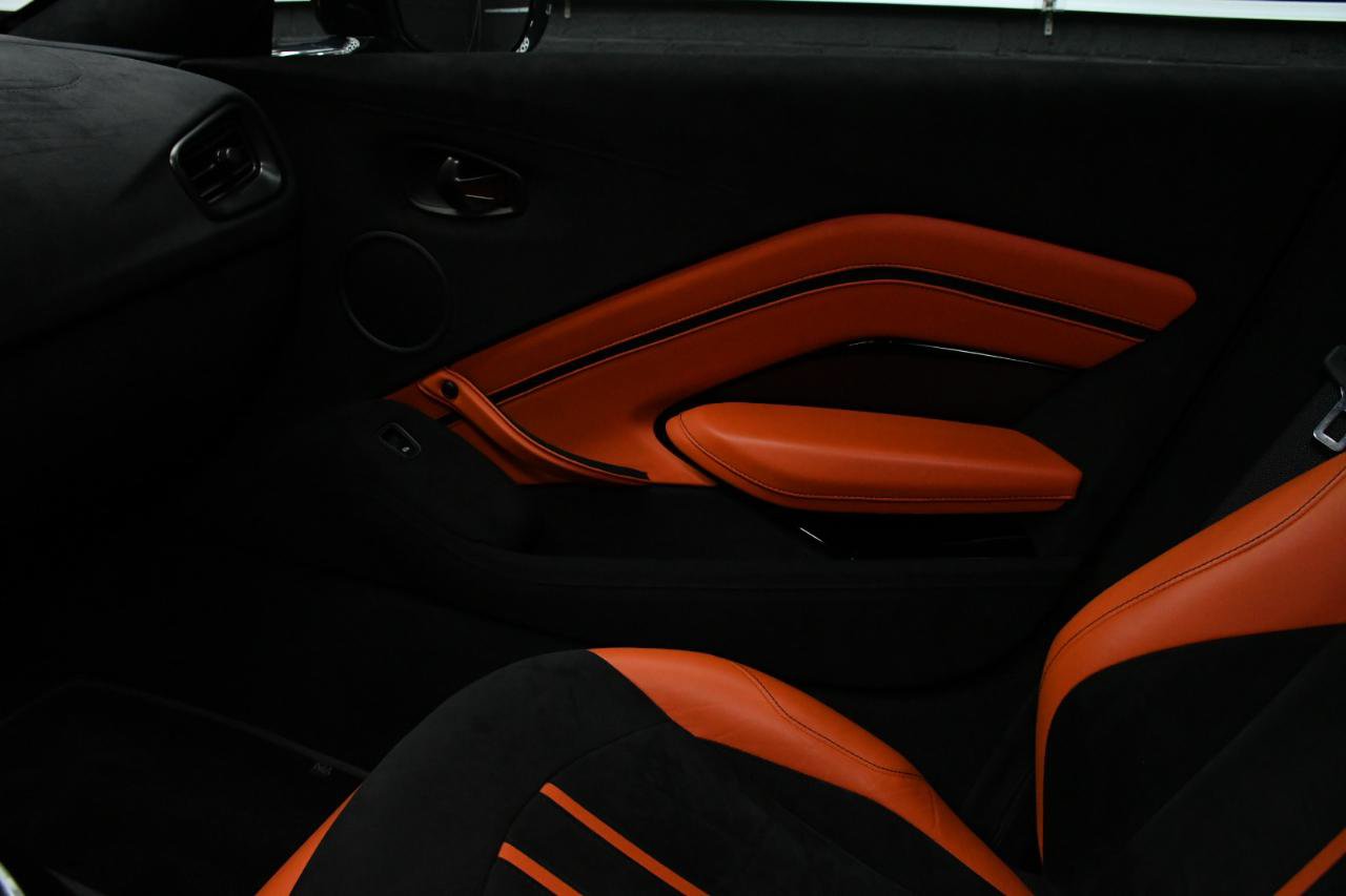 Used 2020 Aston Martin V8 Vantage Coupe RWD image 35