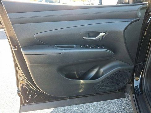 Used 2025 Hyundai Tucson SE image 12