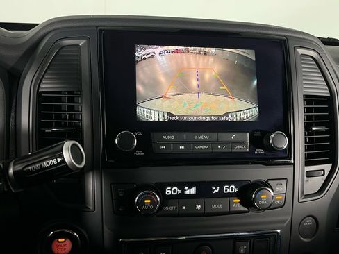 Used 2024 Nissan Titan SV w/ SV Convenience Package image 16