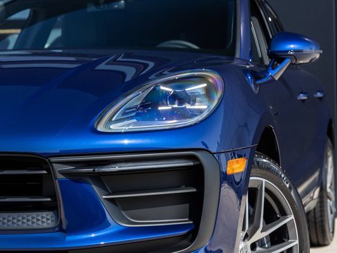 Certified 2026 Porsche Macan AWD/4WD image 18