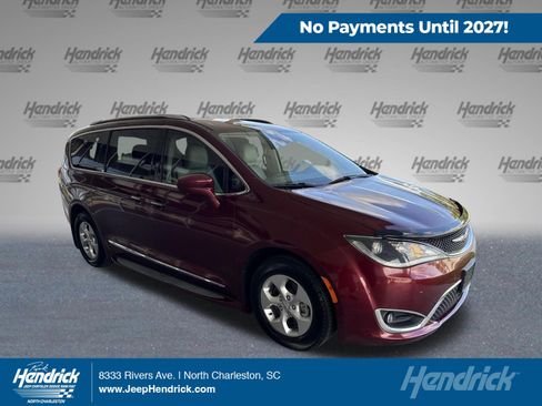 Used 2017 Chrysler Pacifica Touring-L Plus w/ Advanced Safetytec Group FWD image 1