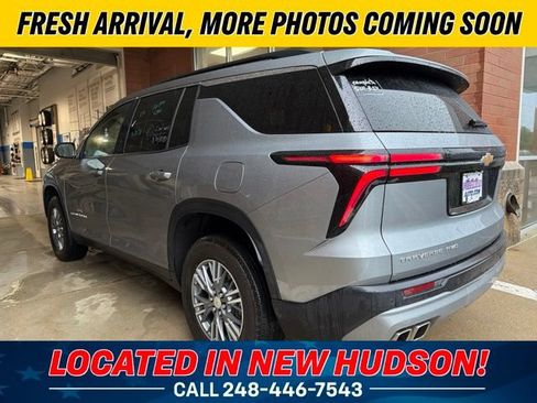 Used 2025 Chevrolet Traverse LT AWD/4WD image 2