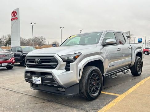 Used 2025 Toyota Tacoma SR5 image 5