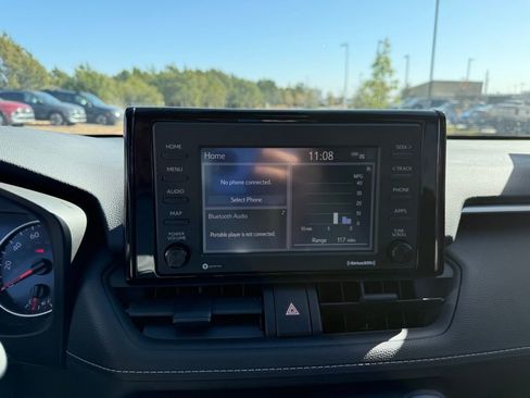 Used 2021 Toyota RAV4 LE image 17