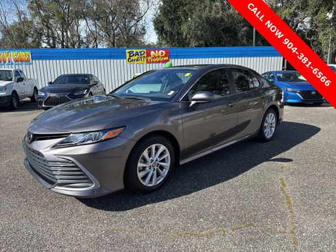 Used 2023 Toyota Camry LE image 7