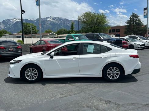 Used 2025 Toyota Camry LE FWD image 8
