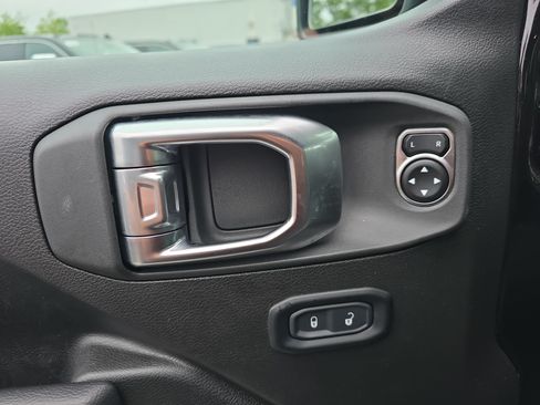 Used 2025 Jeep Wrangler Willys AWD/4WD image 15