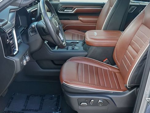 Used 2024 GMC Sierra 2500 Denali Ultimate w/ Max Trailering Package AWD/4WD image 9
