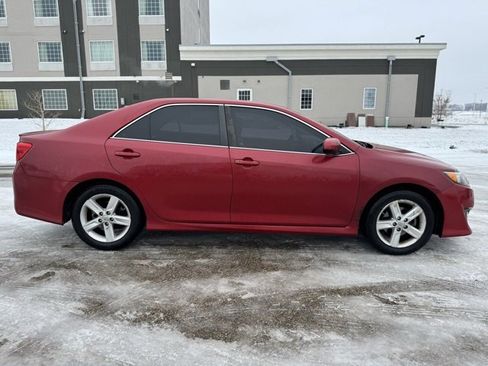 Used 2014 Toyota Camry SE image 11