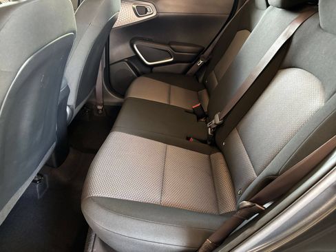 Used 2025 Kia Soul LX w/ LX Technology Package FWD image 23
