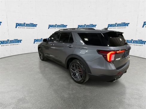 Used 2025 Ford Explorer ST w/ Sun And Sound Package image 8