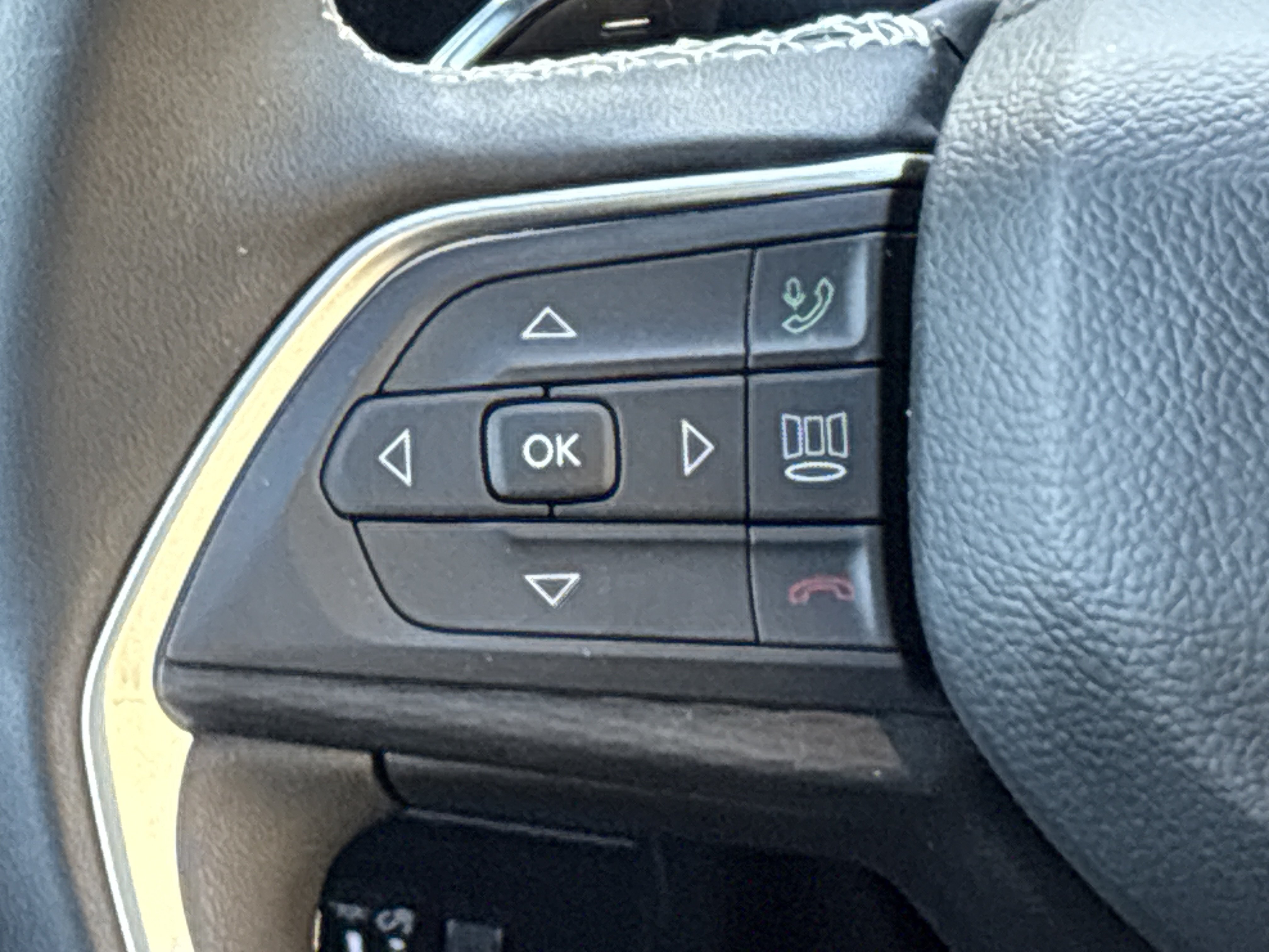 Used 2025 Jeep Grand Cherokee L Altitude AWD/4WD image 25