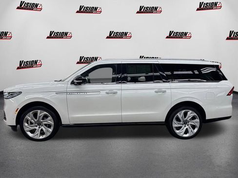 Used 2025 Lincoln Navigator L Reserve image 8